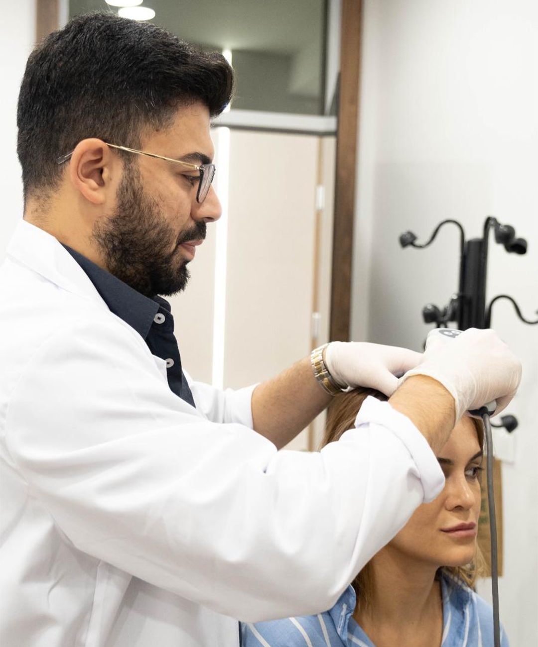 Trasplante Capilar Femenino 11 choosing the right hair transplant surgeon for women2